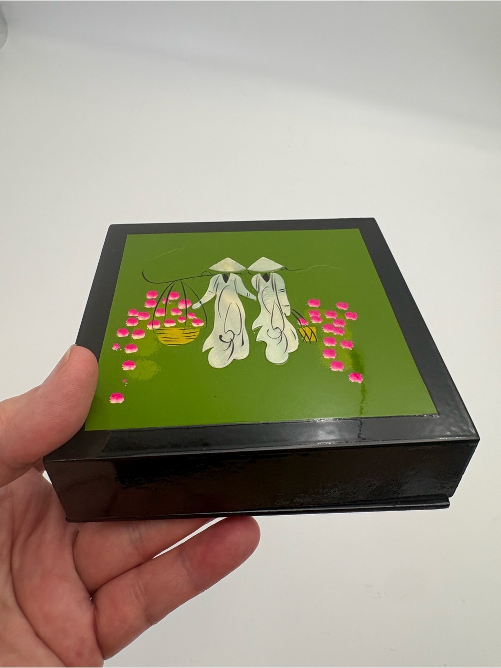Vintage Lacquerware & Mother of Pearl Vietnamese Set of 6 Coasters in Box - Picture 3 of 11